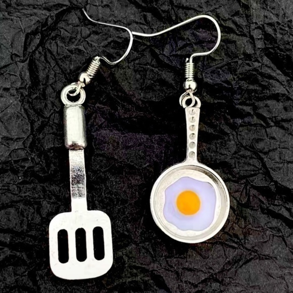 NWT fried egg silver frying pan fun earrings